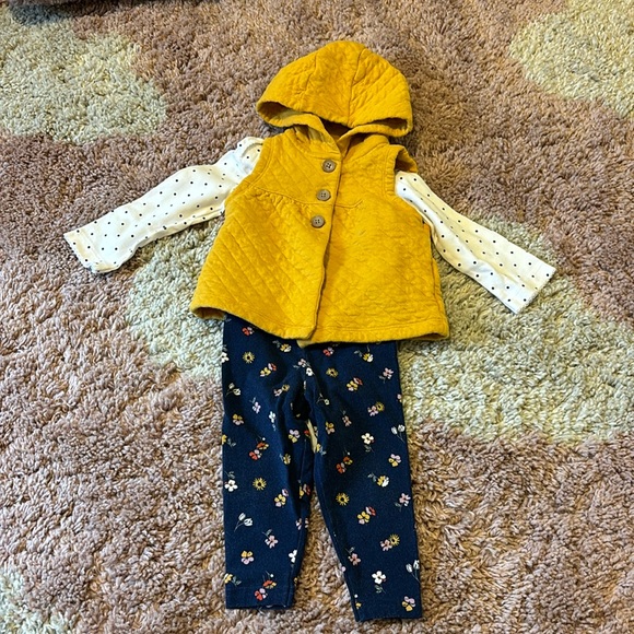 Carters outfit set size 12m - Picture 1 of 3